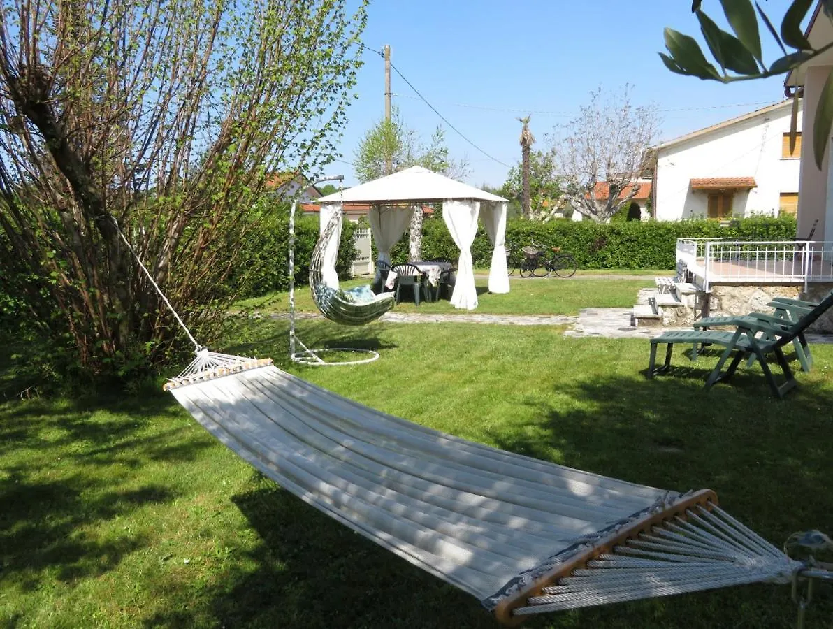 Bed and Breakfast La Mimosa Chic Pietrasanta 0*,  Italia