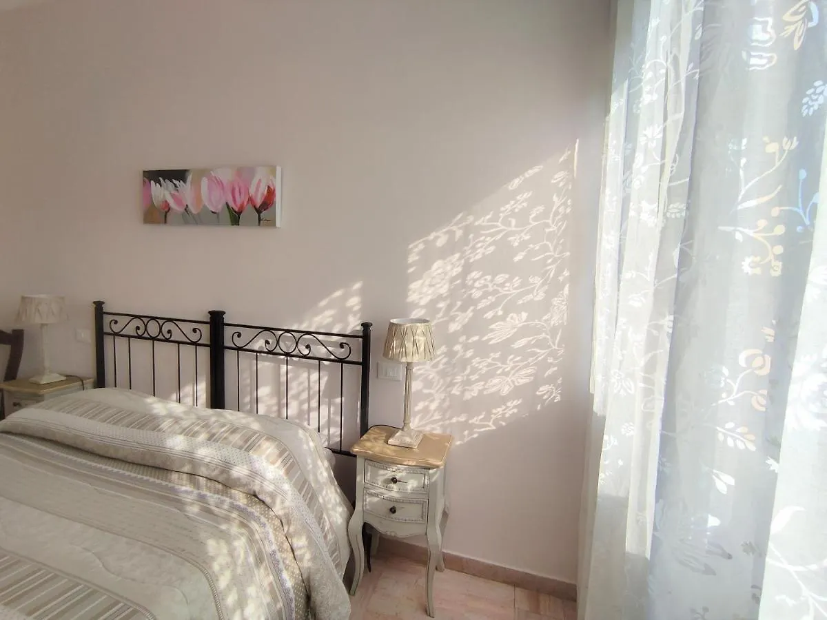 Bed and Breakfast La Mimosa Chic Pietrasanta Bed & Breakfast