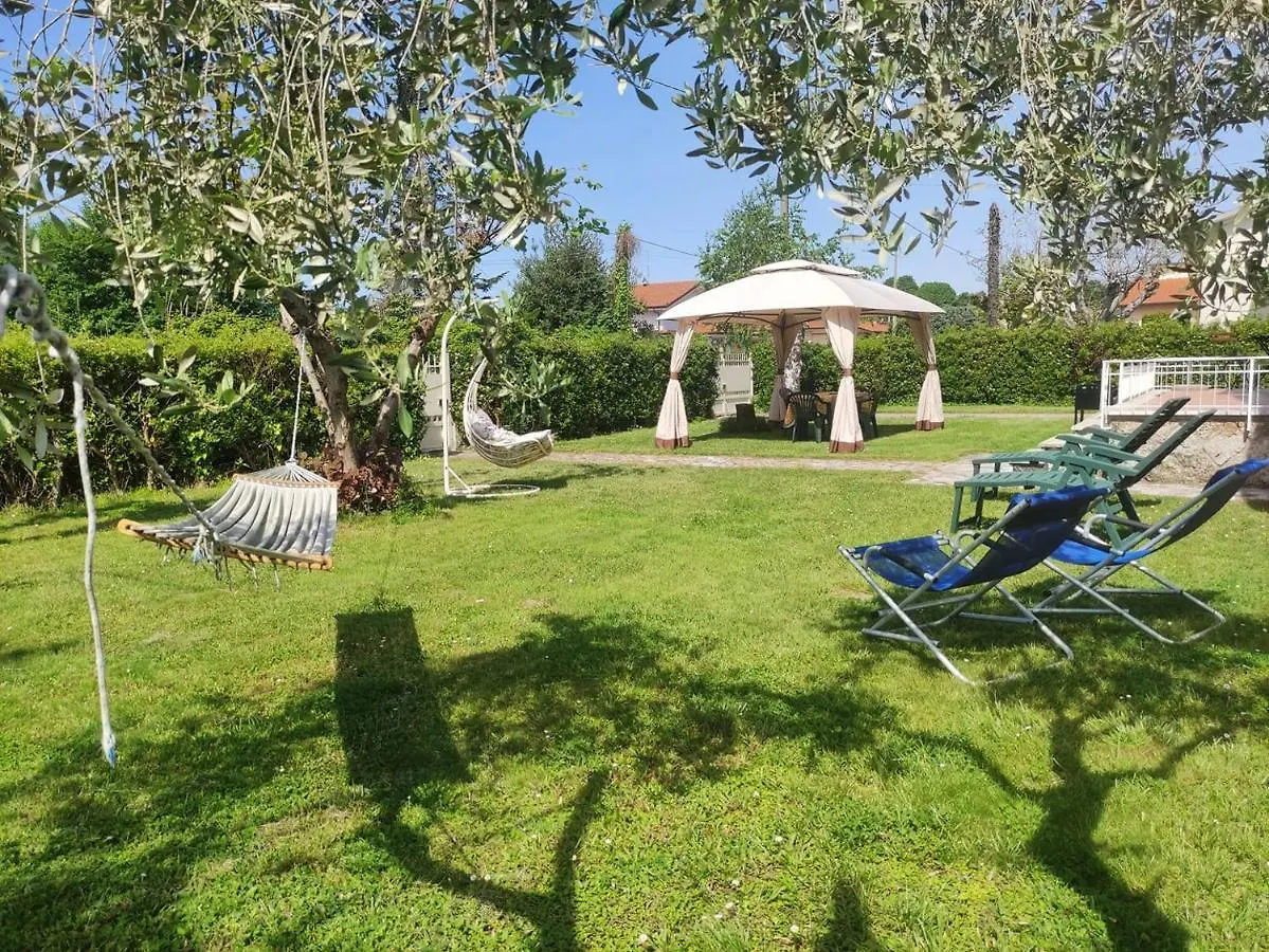 Bed and Breakfast La Mimosa Chic Pietrasanta 0*,