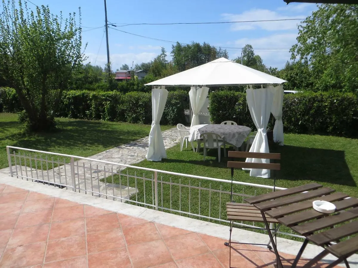 Bed and Breakfast La Mimosa Chic Pietrasanta 0*,