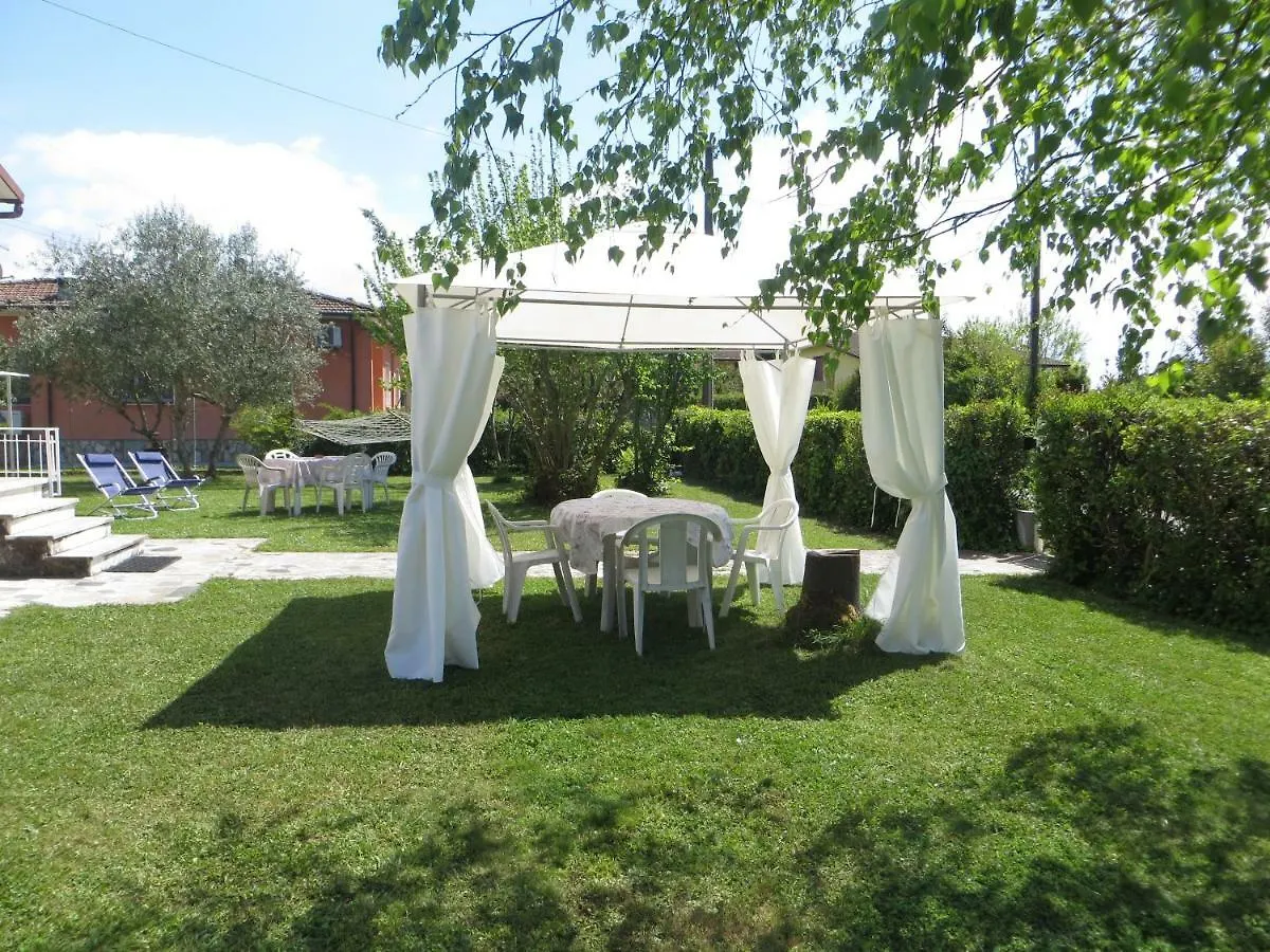 Bed and Breakfast La Mimosa Chic Pietrasanta Bed & Breakfast